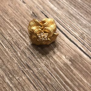 Premier jewelry flower ring. Gold.